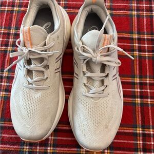 ASIC women’s size 11 shoes worn once